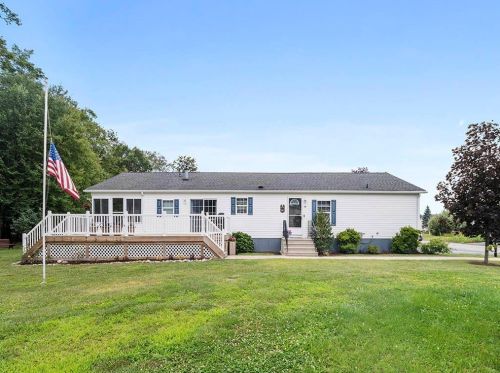 30 Blackbird Ct, Tiverton, RI 02878-5606