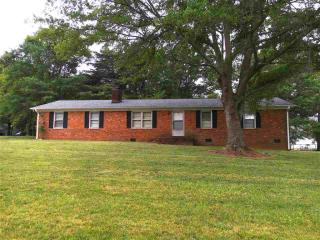 143 Holston Valley Cir, Inman, SC 29349-8077