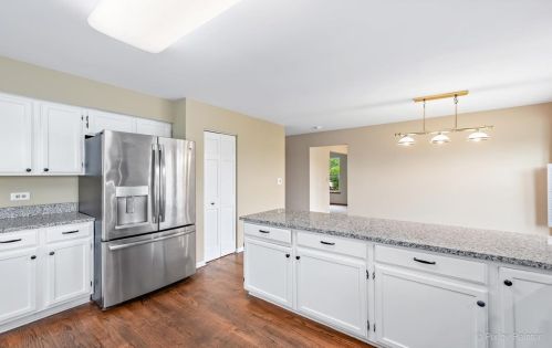 1210 Easton Dr, Carol Stream IL  60188-4817 exterior