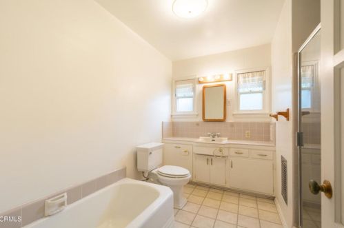 3213 Park Vis Dr, Glendale CA 91214-3355 exterior