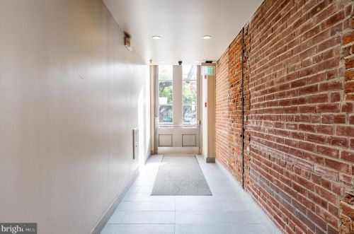 205 4th St, Philadelphia PA 19106-1855 exterior