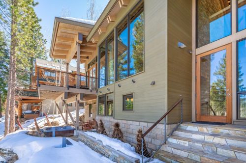 1721 Grouse Rdg, Truckee CA  96161-4033 exterior