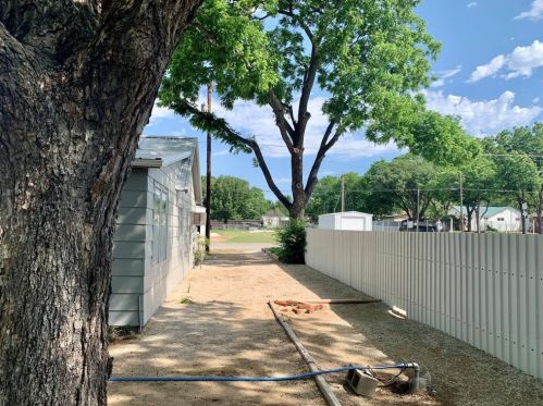 411 Pine St, Nocona TX 76255-1412 exterior