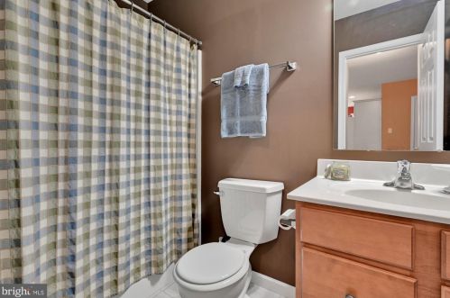 15 Leeds Ct, Lancaster PA  17602-4676 exterior