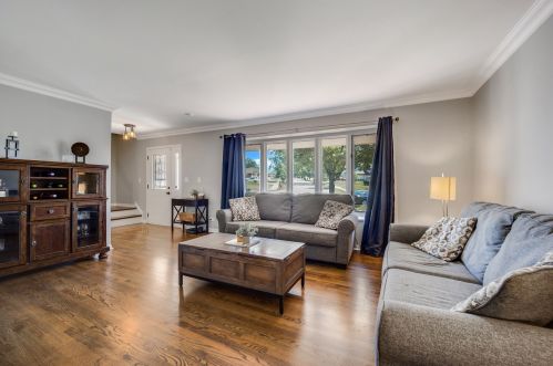295 Terry Ln, Hanover Park, IL 60108-1863