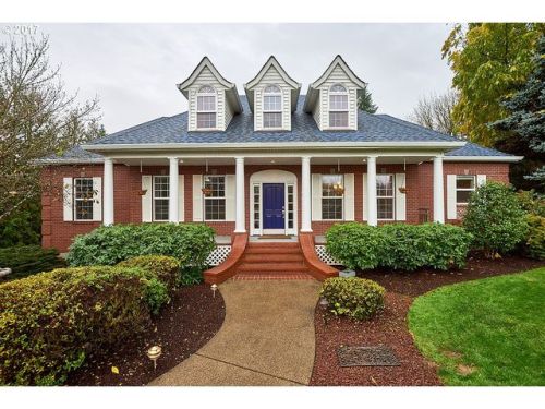 9400 Meadow Loop, Newberg OR  97132-7331 exterior