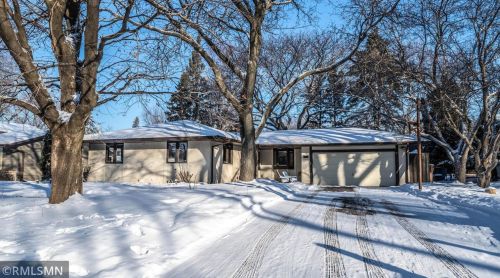 2437 Hillside Rd, Saint Paul MN  55110-5535 exterior