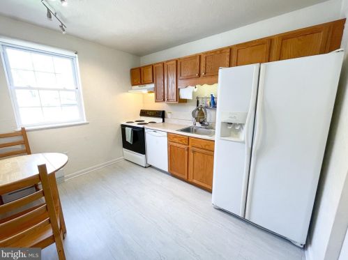 1715 Baron Dr, York, PA 17408-2226