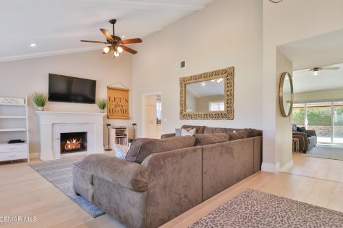 3074 Sapphire Ave, Simi Valley, CA 93063-2101