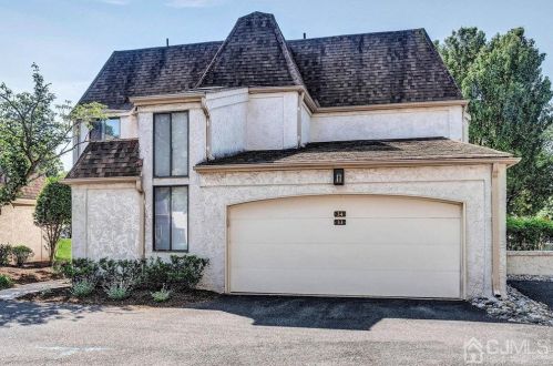 34 Carriage Pl, Edison, NJ 08820-4014
