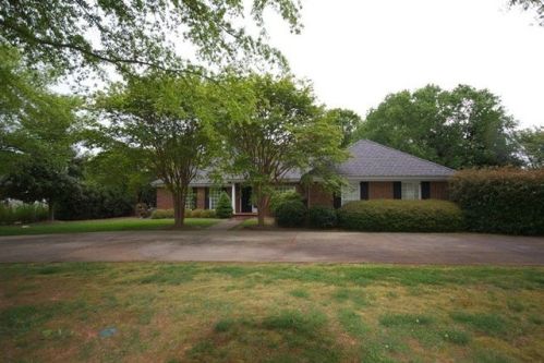 138 Gleneagles Rd, Campobello, SC 29322-8030