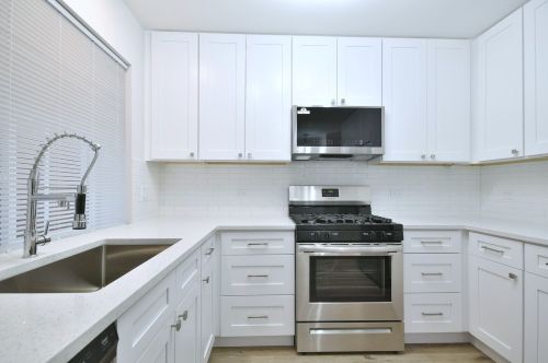 2538 Rose St, Schiller Park, IL 60131-3325