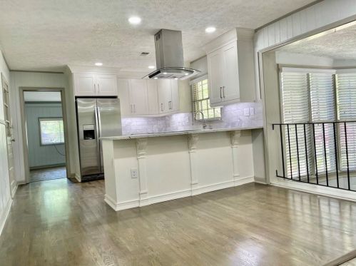 2313 Clairmont Rd, Atlanta GA  30329-3327 exterior