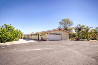 18985 Starvation Mountain Rd, Escondido, CA 92025-3522