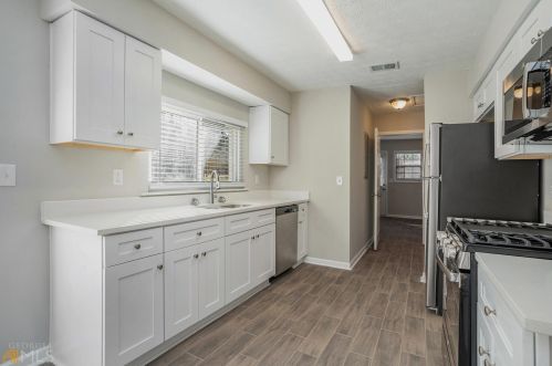 972 Timbervale Ln, Lithonia GA  30058-6010 exterior