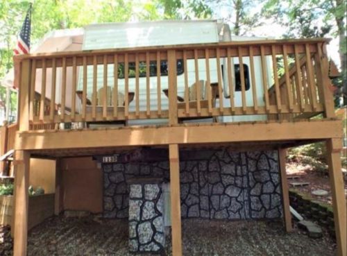 127 Rocky Ln, Cleveland, GA 30528-0910