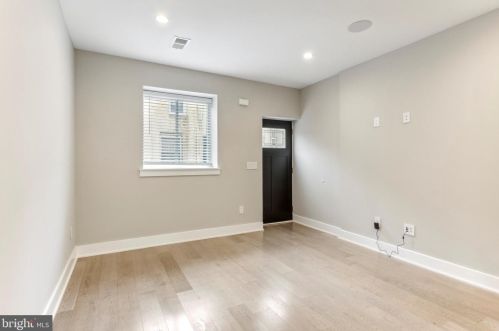 2113 Earp St, Philadelphia, PA 19146-4531