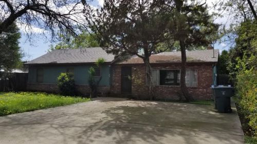 539 Chinowth St, Visalia, CA 93277-1655