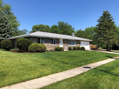 1004 Country Dr, Joliet, IL 60404-9615