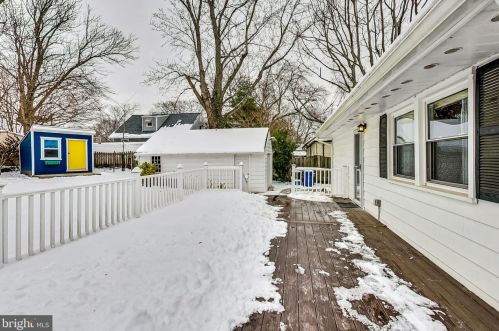 903 Robin Rd, Silver Spring MD  20901-1872 exterior