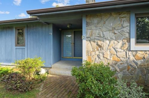 3 Surrey Ln, Lincoln, RI 02865-3408