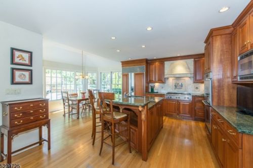 33 Hall Rd, Chatham Township, NJ 07928-1753