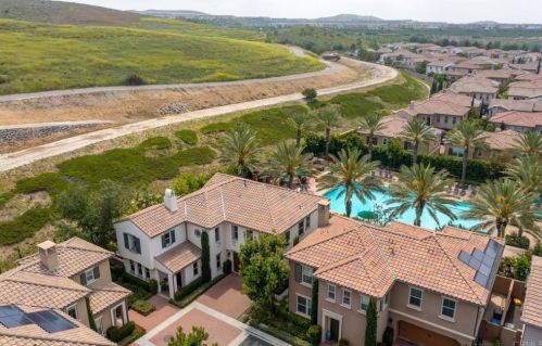 105 Coyote Brush, Irvine CA  92618-8873 exterior