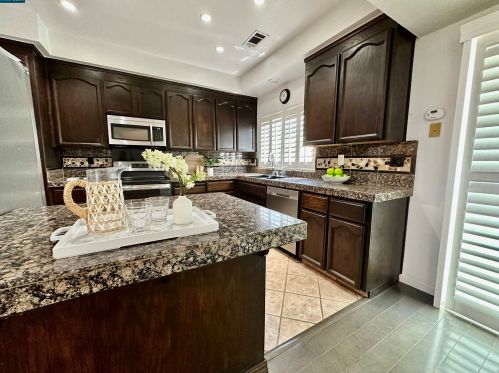 1958 Bayberry Ct, Tracy, CA 95376-5243