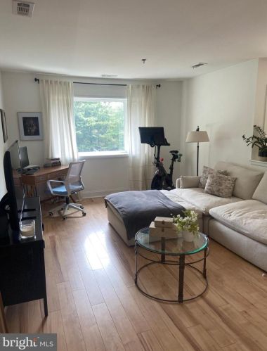 1305 Sayre Dr, Princeton NJ  08540-5830 exterior