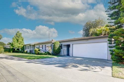 8144 Primrose Ln, Downey, CA 90240-3217
