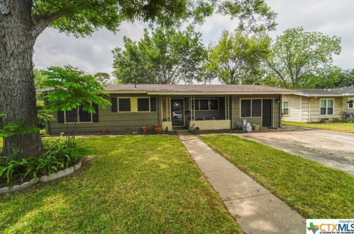707 Fern Ln, Victoria, TX 77904-2115