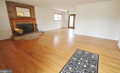 5504 Inverchapel Rd, Springfield VA  22151-2021 exterior