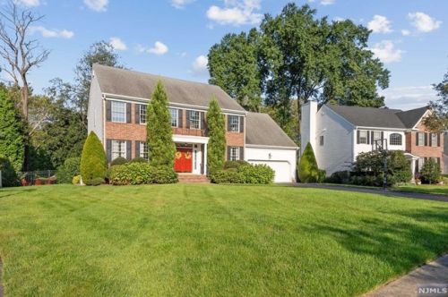 6 Romary Ct, Ridgewood, NJ 07452-2871