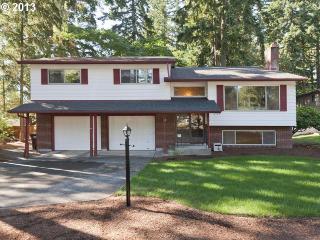 6703 Parkway Dr, Gladstone, OR