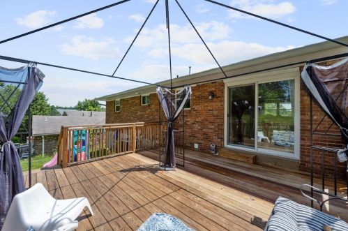 2329 Fairgreen Dr, Cincinnati OH  45238-3230 exterior