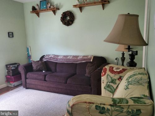 37 Longwood Dr, Trenton NJ 08620-2415 exterior