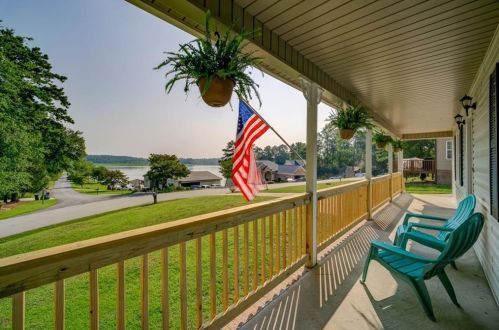 1070 Magnolia Dr, Villa Rica, GA 30180-3947