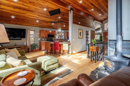 12095 Rainbow Dr, Truckee CA  96161-2732 exterior