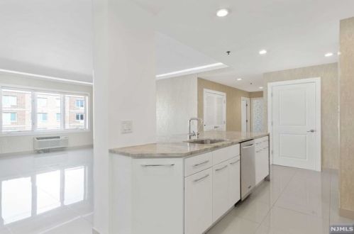 5412 City Pl, Edgewater, NJ 07020-3171