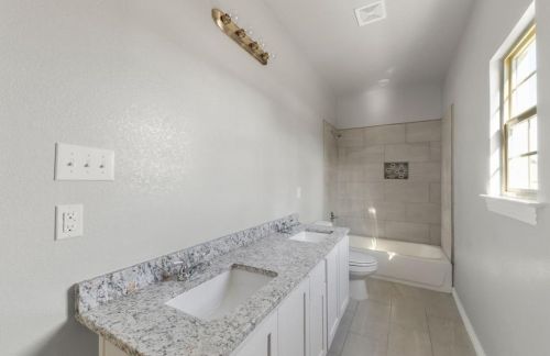 1030 Annie St, Fort Worth TX  76104-1505 exterior