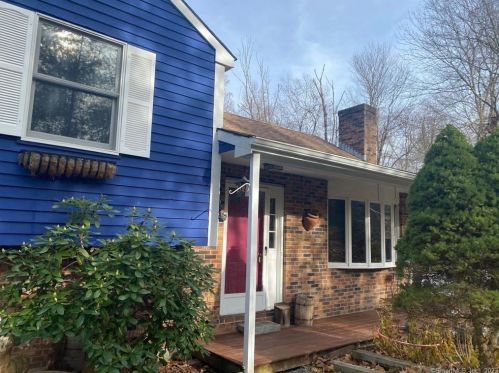 286 Pond Hill Rd, Wallingford, CT 06492-5206