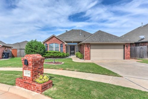 11745 17th St, Yukon, OK 73099-4566