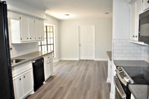 37 Colony Sq, Angleton TX 77515-3644 exterior