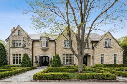6 Indian Hill Rd, Northfield, IL 60093-3923
