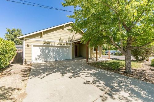 910 Talent Ave, Talent OR  97540-9619 exterior