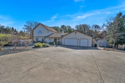 3147 Stagecoach Ct, Valley Springs, CA 95252-9235