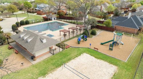 2117 Carnation Ct, Garland TX 75040-2805 exterior