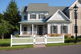 1 Billingsgate Dr, Simsbury, CT 06070-2646