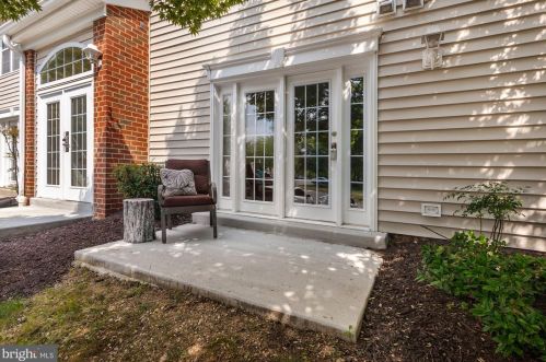 15611 Horseshoe Ln, Woodbridge, VA 22191-4128