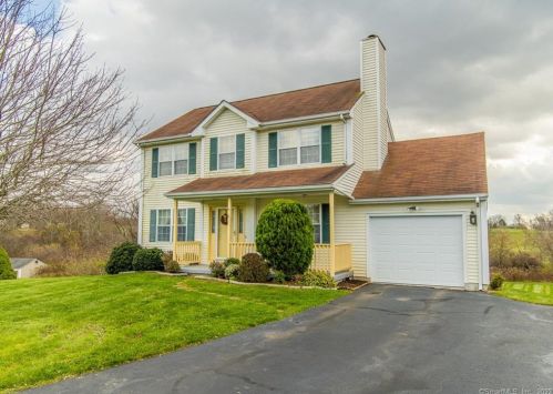 5 Ruth Cir, Pomfret Center, CT 06259-1241